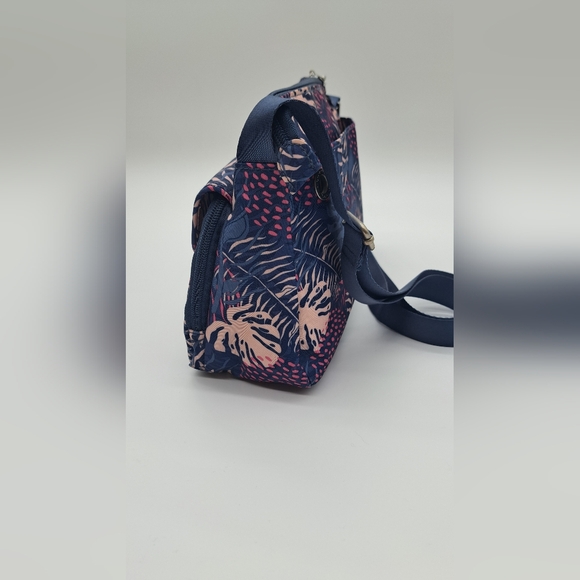 Baggallini Calais Crossbody Bag - Picture 9 of 15